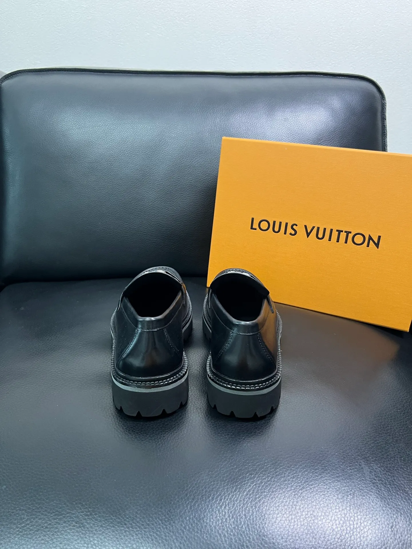 Men's shoes 💰780 Lv top purchasing Louis Vuitton leather shoes counter synchronization, uppers imported from Italy, imported water-dyed cowhide lining, soles: original soles specially provided by the original factory, original factory follow-up goods, high quality, welcome to compare, code number 38-44 (customized 45) 85842